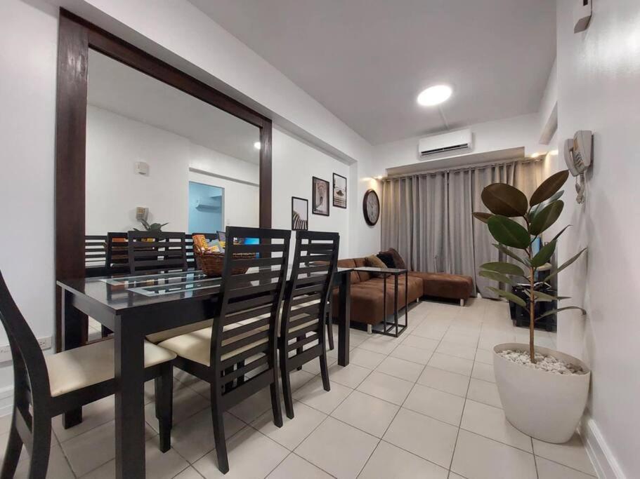 1br Forbeswood Parklane Near Burgos Circle Bgc Manila