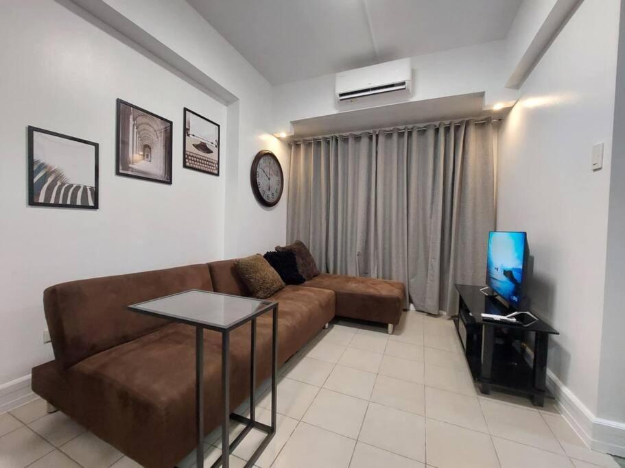 Apartment 1br Forbeswood Parklane Near Burgos Circle Bgc Manila