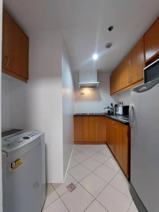 1br Forbeswood Parklane Near Burgos Circle Bgc Manila