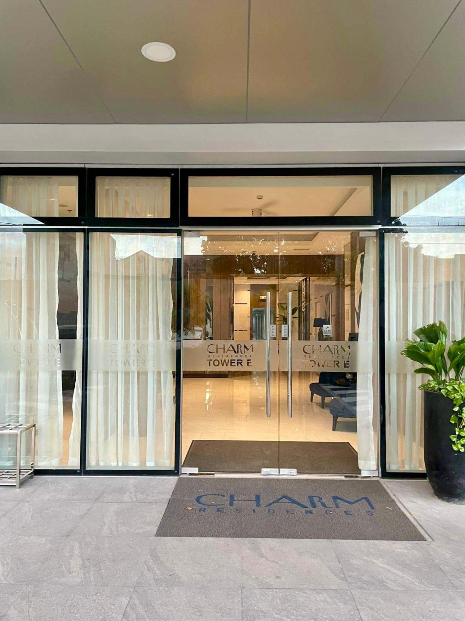 Apartment Urban Oasis 2br With Multiple Pools At Smdc Charm Residences