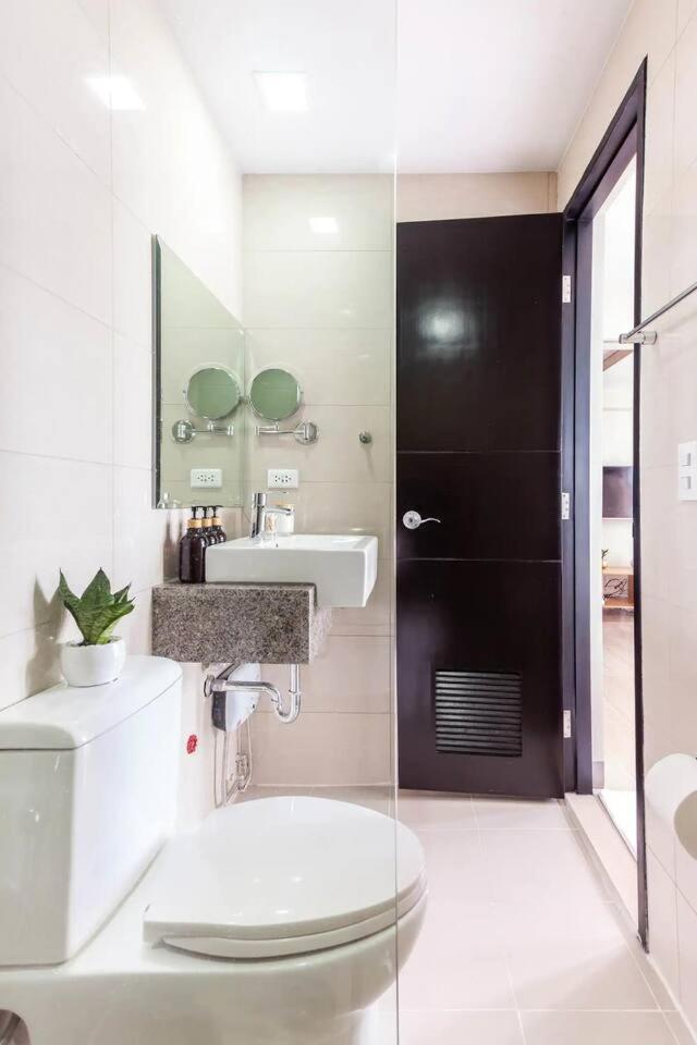 The Sweet Escape 1 Bedroom W Pool, Sauna, Gym And Holiday home Manila