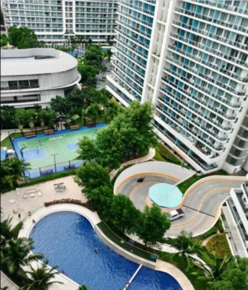 Snug Haven At Azure Apartment Manila