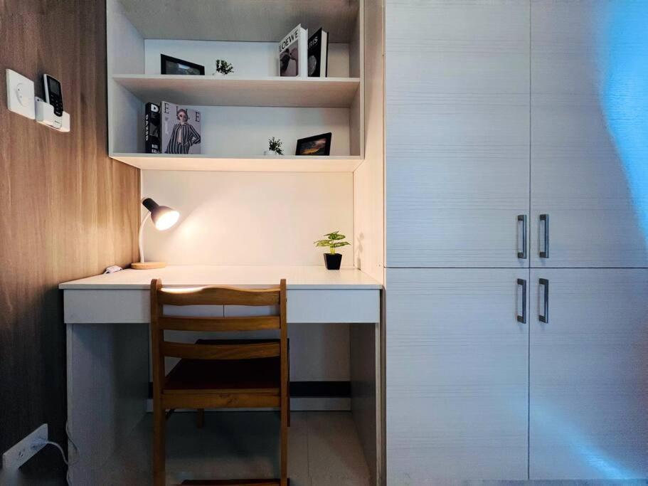 Apartment 1br Unit Condotel W Balcony Fame Residences -fm12 Manila