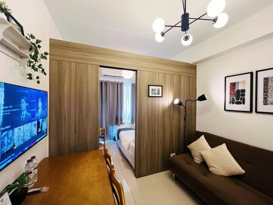 Apartment 1br Unit Condotel W Balcony Fame Residences -fm12 Manila