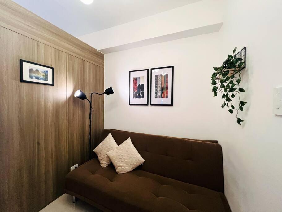 1br Unit Condotel W Balcony Fame Residences -fm12 * Manila