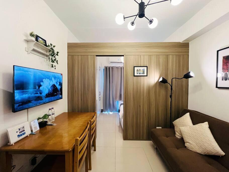 1br Unit Condotel W Balcony Fame Residences -fm12