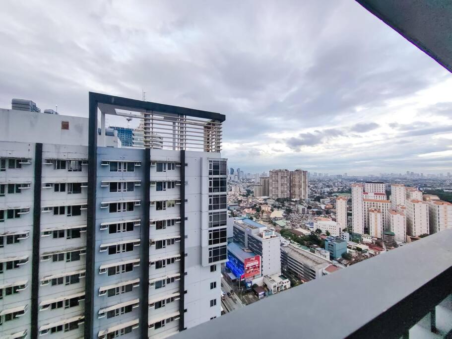 Apartment 1br Unit Condotel W Balcony Fame Residences -fm11