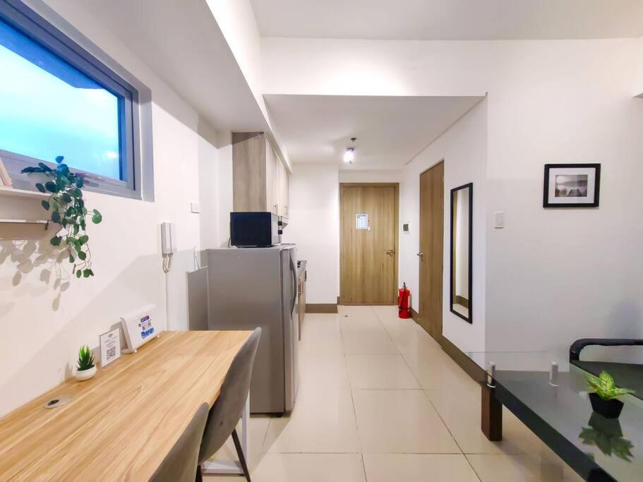 1br Unit Condotel W Balcony Fame Residences -fm11 Apartment Manila