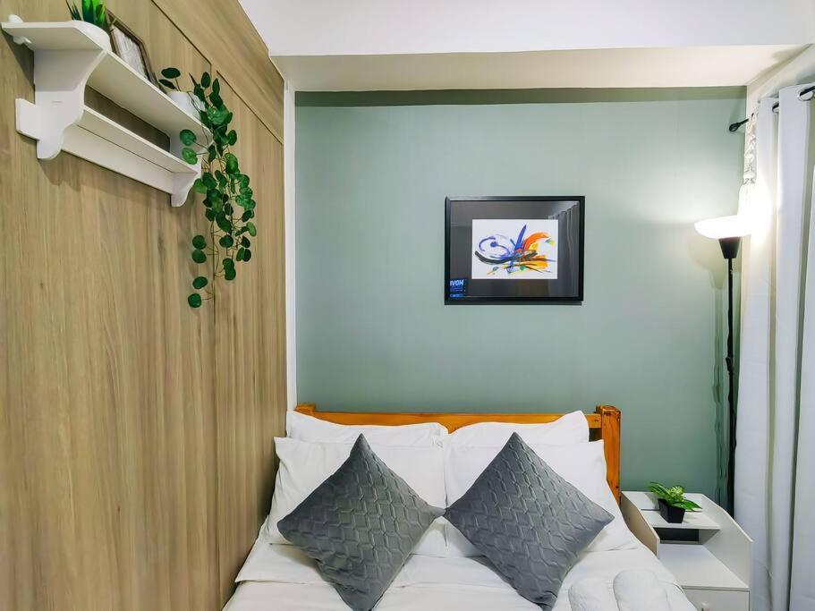 1br Unit Condotel W Balcony Fame Residences -fm11 Apartment Manila