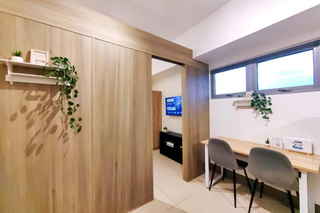 Apartment 1br Unit Condotel W Balcony Fame Residences -fm11