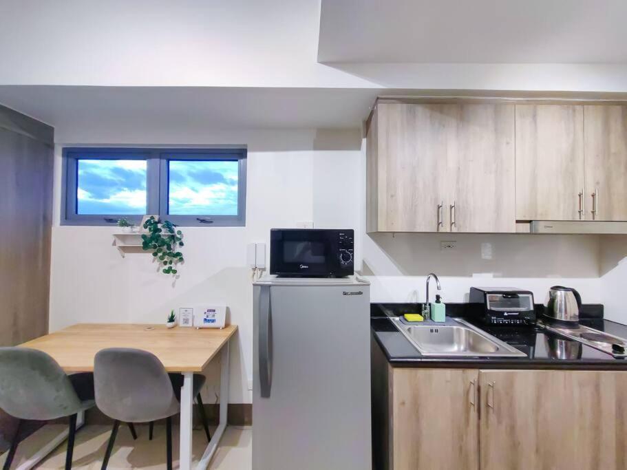 1br Unit Condotel W Balcony Fame Residences -fm11 Apartment Manila