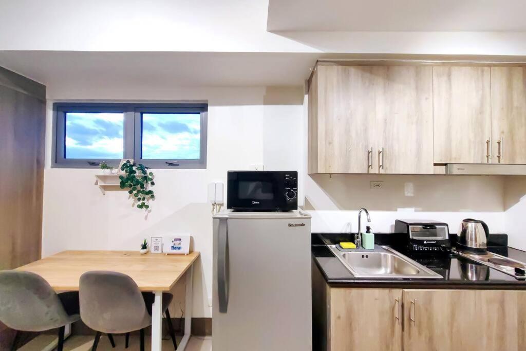 1br Unit Condotel W Balcony Fame Residences -fm11 Apartment Manila