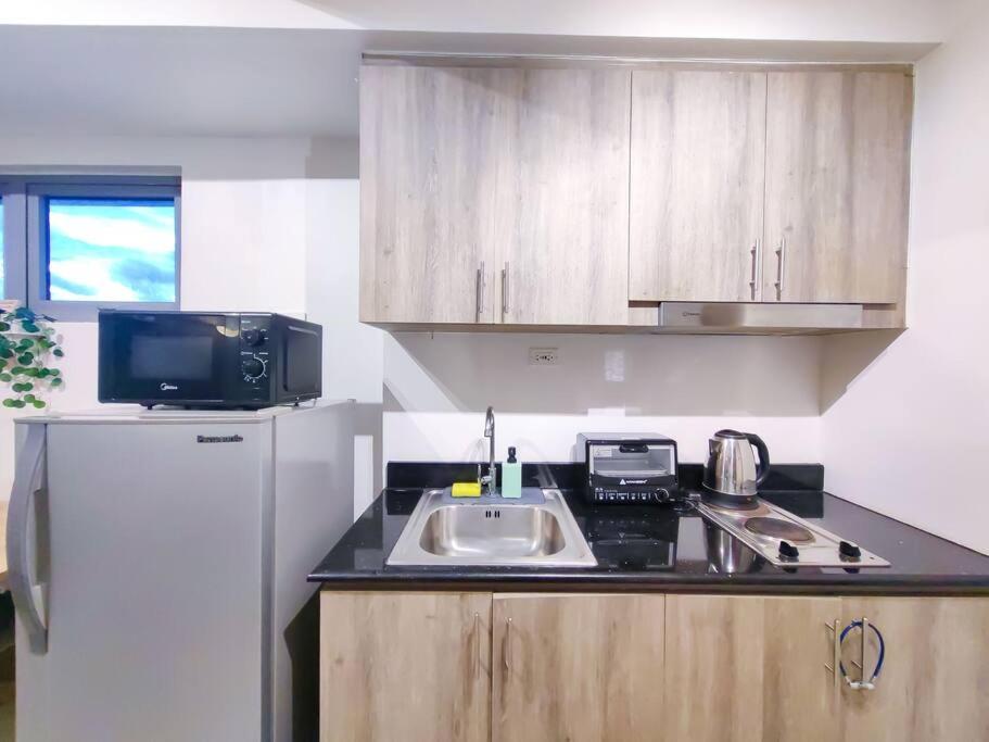 1br Unit Condotel W Balcony Fame Residences -fm11 Apartment Manila