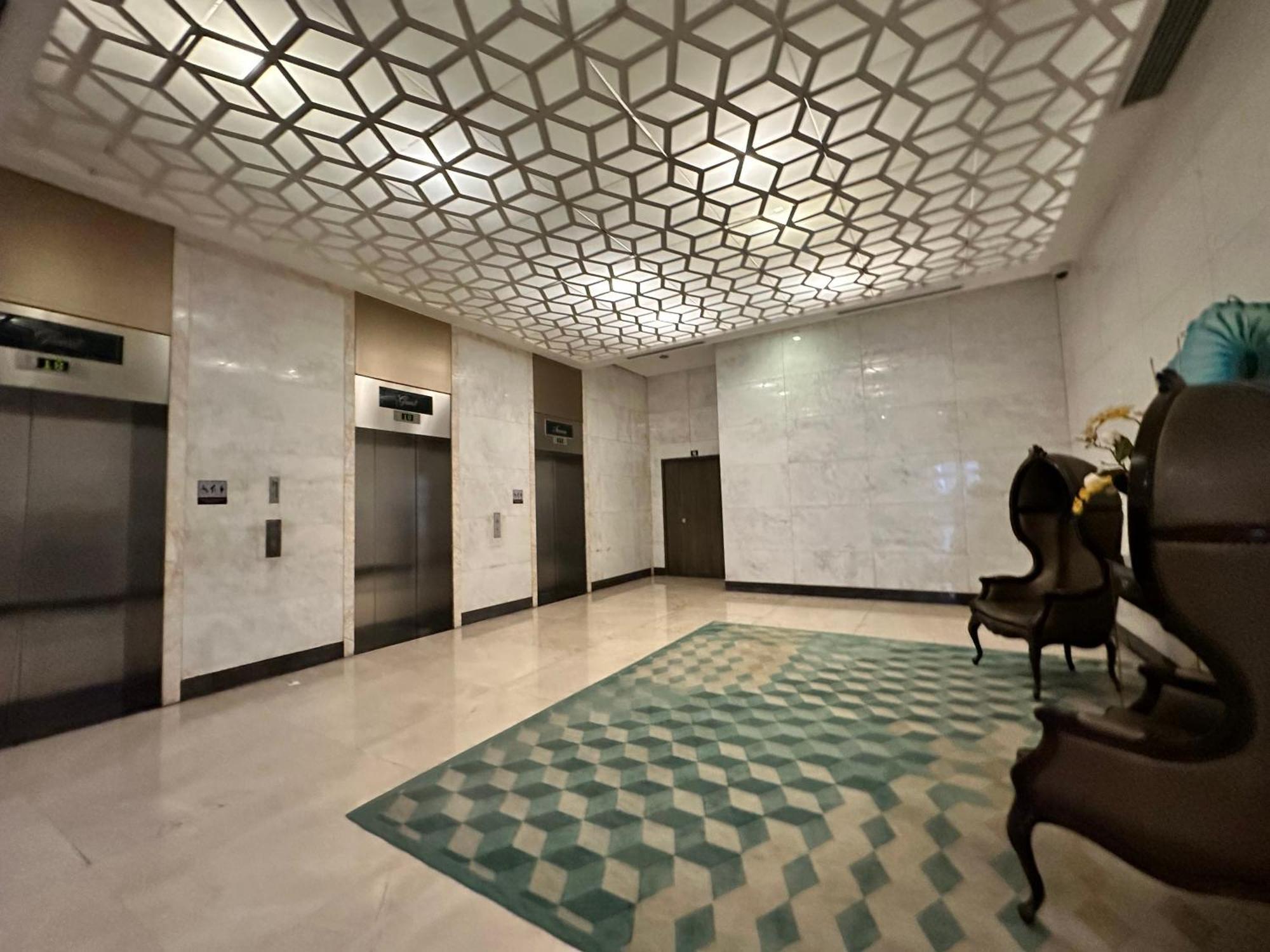 Cozi Grand Canal Mckinley Residences Bgc * Manila