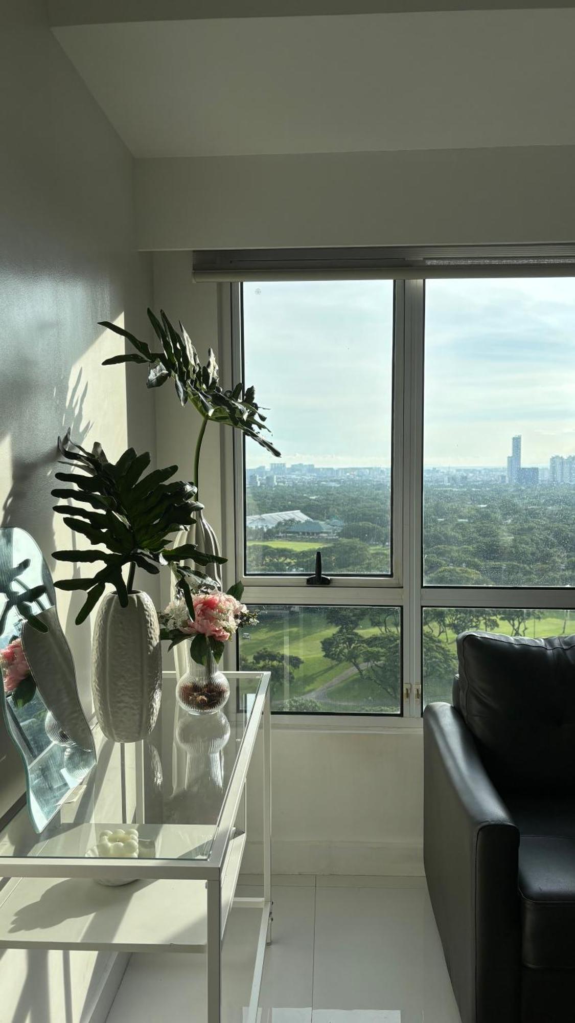 Sunset And Golf Course View Bgc 2br Apartment