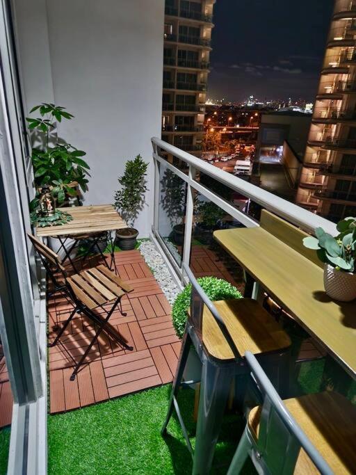 Azure Staycation By Solace Peak 2br * Manila
