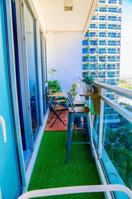 Azure Staycation By Solace Peak 2br Apartment