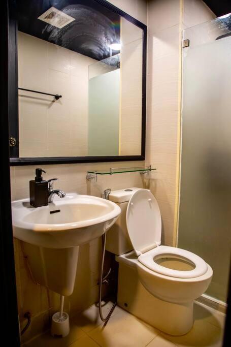 Azure Staycation By Solace Peak 1br *
