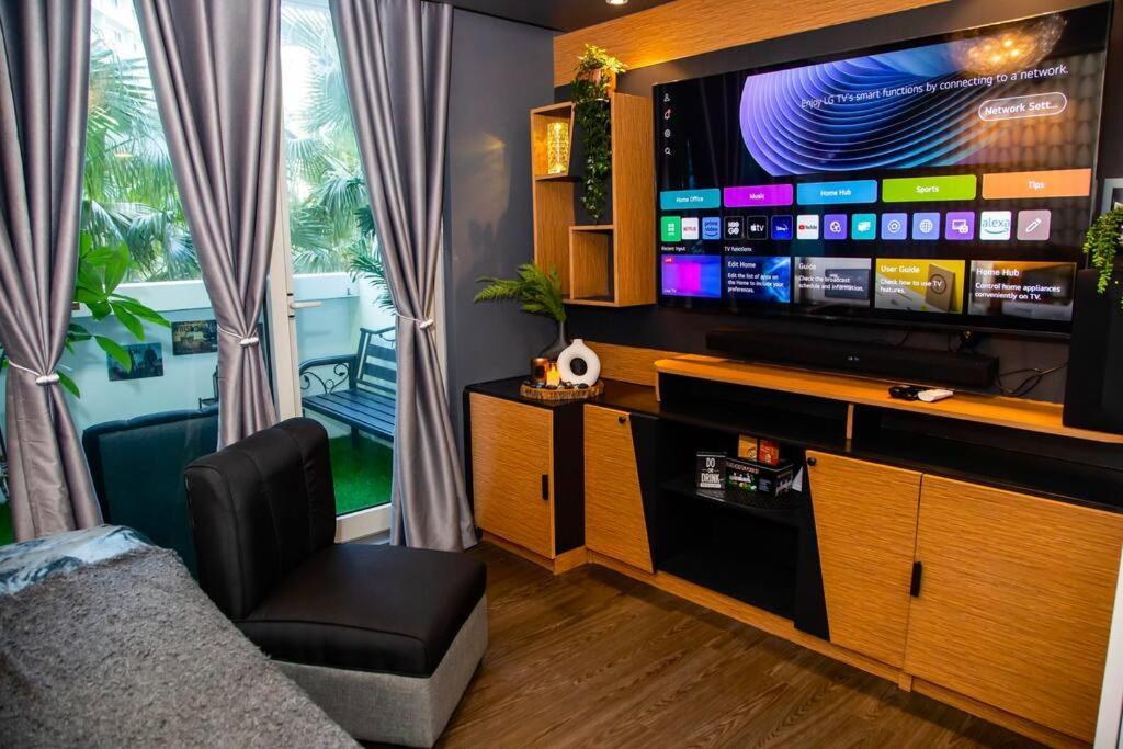 Azure Staycation By Solace Peak 1br Apartment *