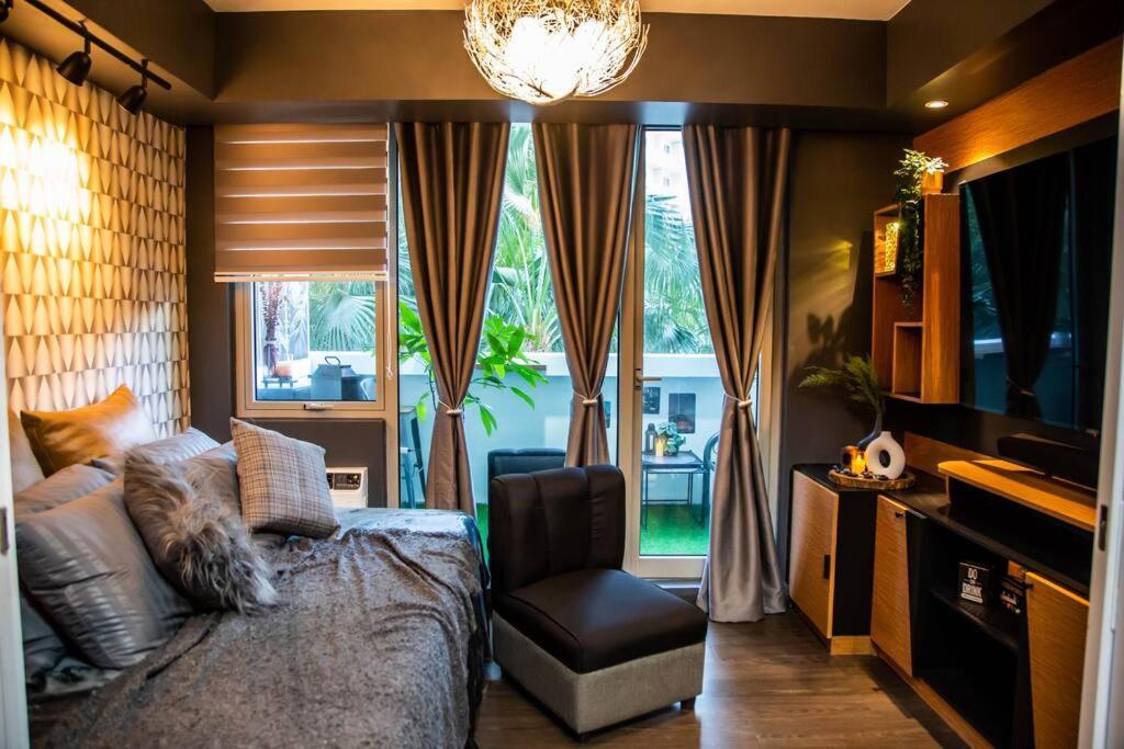 Azure Staycation By Solace Peak 1br