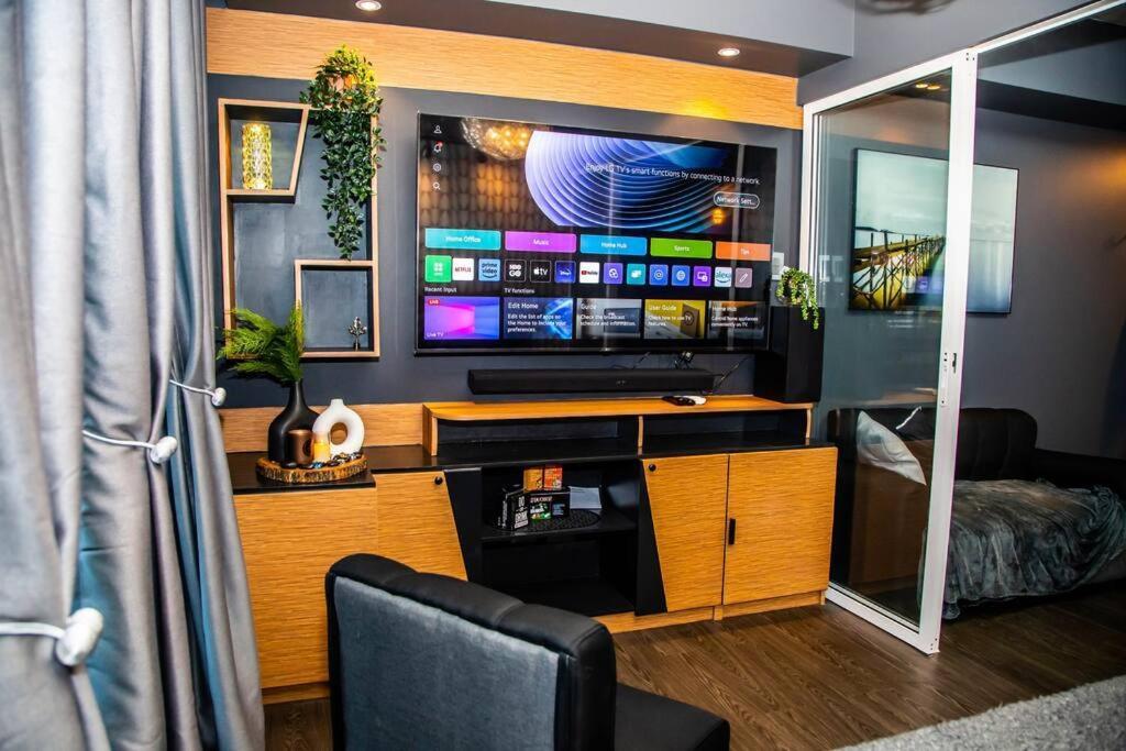 Azure Staycation By Solace Peak 1br Apartment
