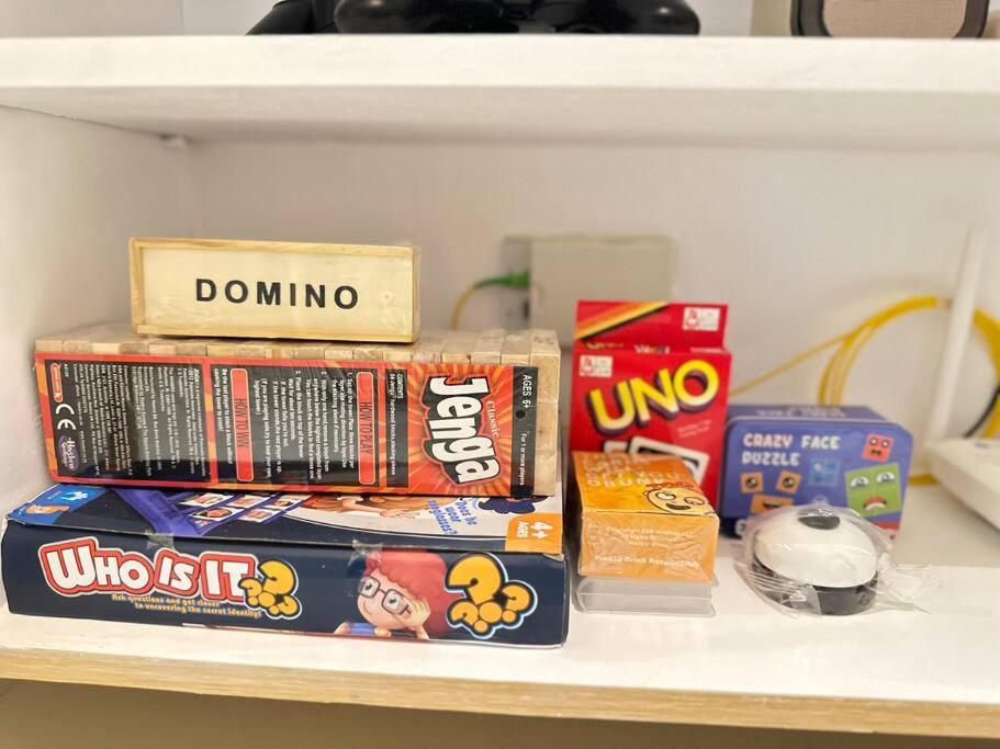 2 Bedroom With Balcony, Game Console, Karaoke And Netflix Apartment *