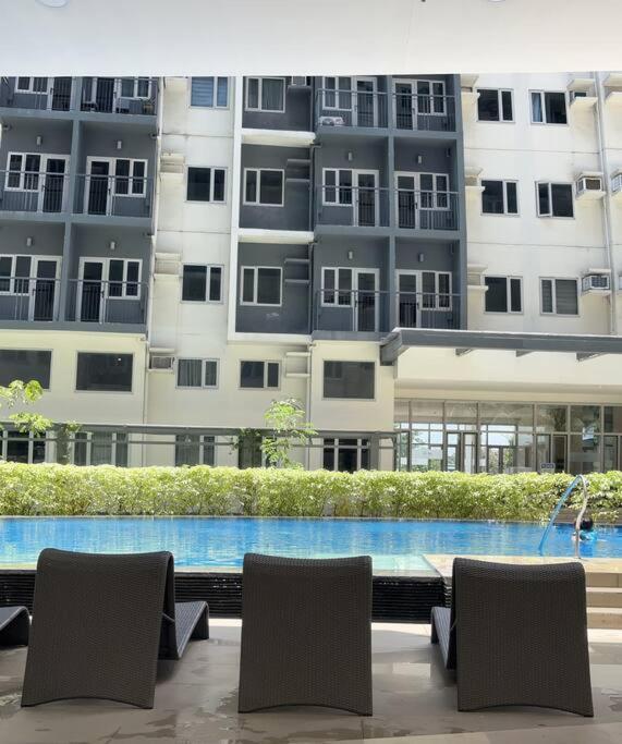 Apartment 2 Bedroom With Balcony, Game Console, Karaoke And Netflix *