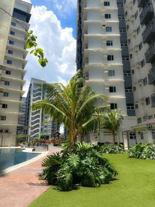 Apartment 2 Bedroom With Balcony, Game Console, Karaoke And Netflix Manila