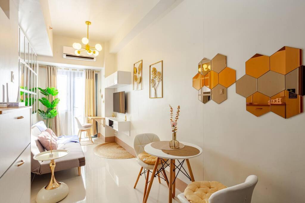 Layan-dy Shore Staycation Apartment *