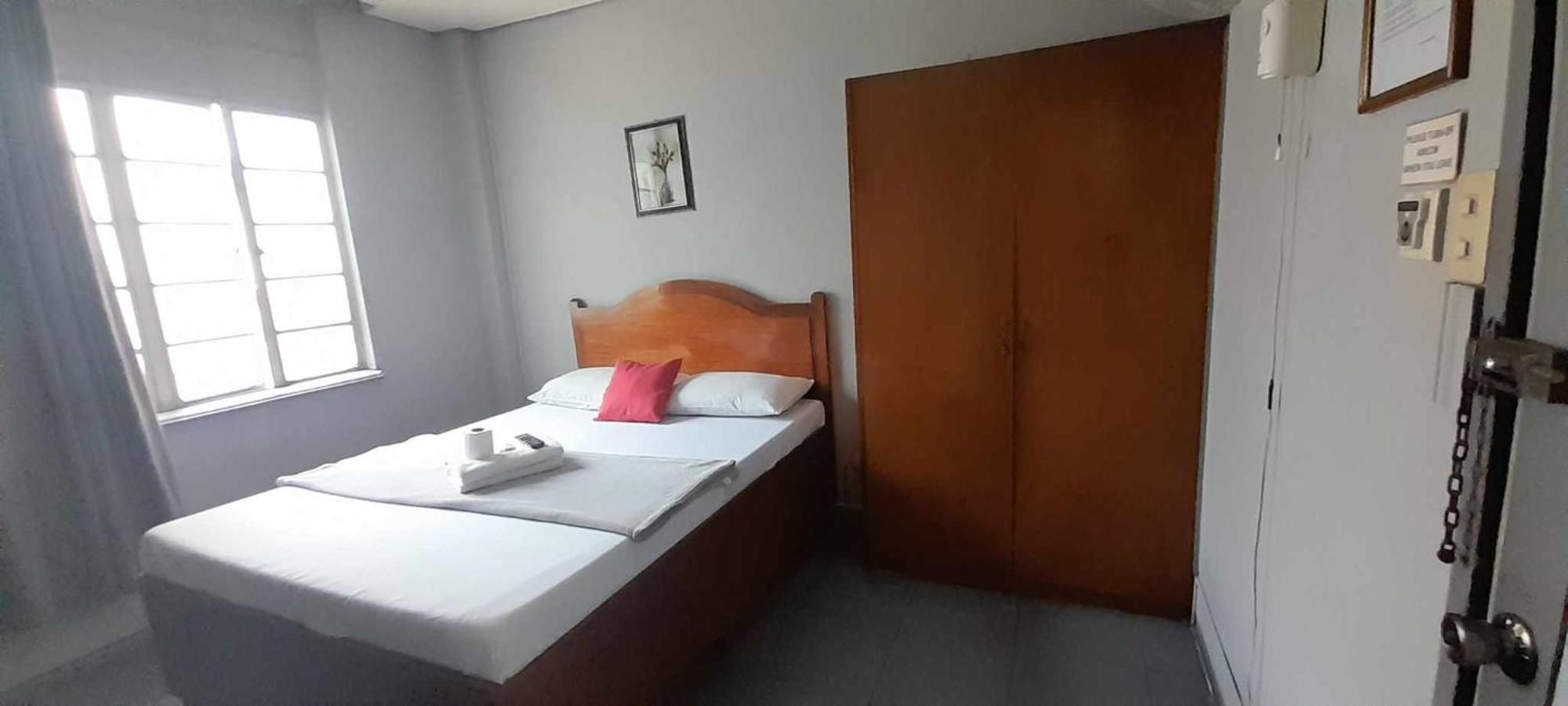 Slouch And Restaurant Hotel Manila