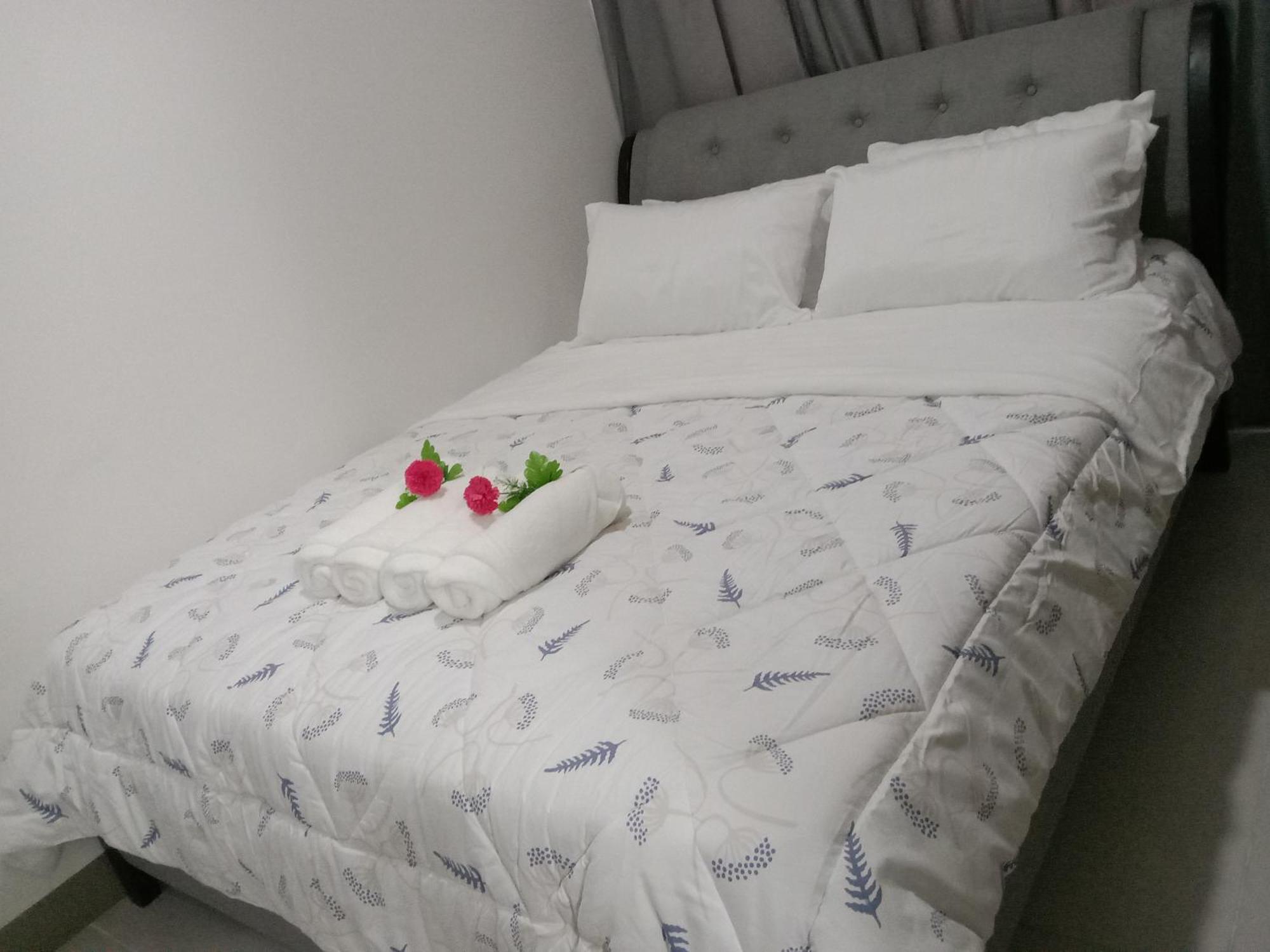 Luxurious Haven By The Bay - 2br Near Moa Picc Ccp Hotel