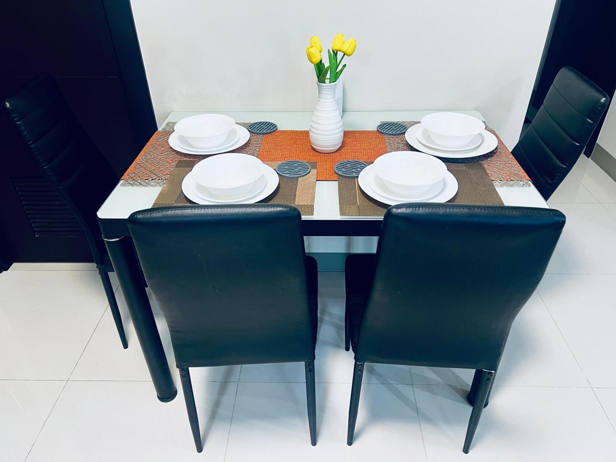 Bgc Luxury - Balcony, Pool, Wi-fi, View - 34 Apartment Manila
