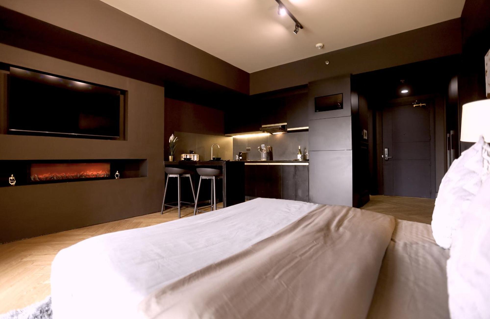 Luxury With Pa, Skyline View & Amenities Apartment Manila