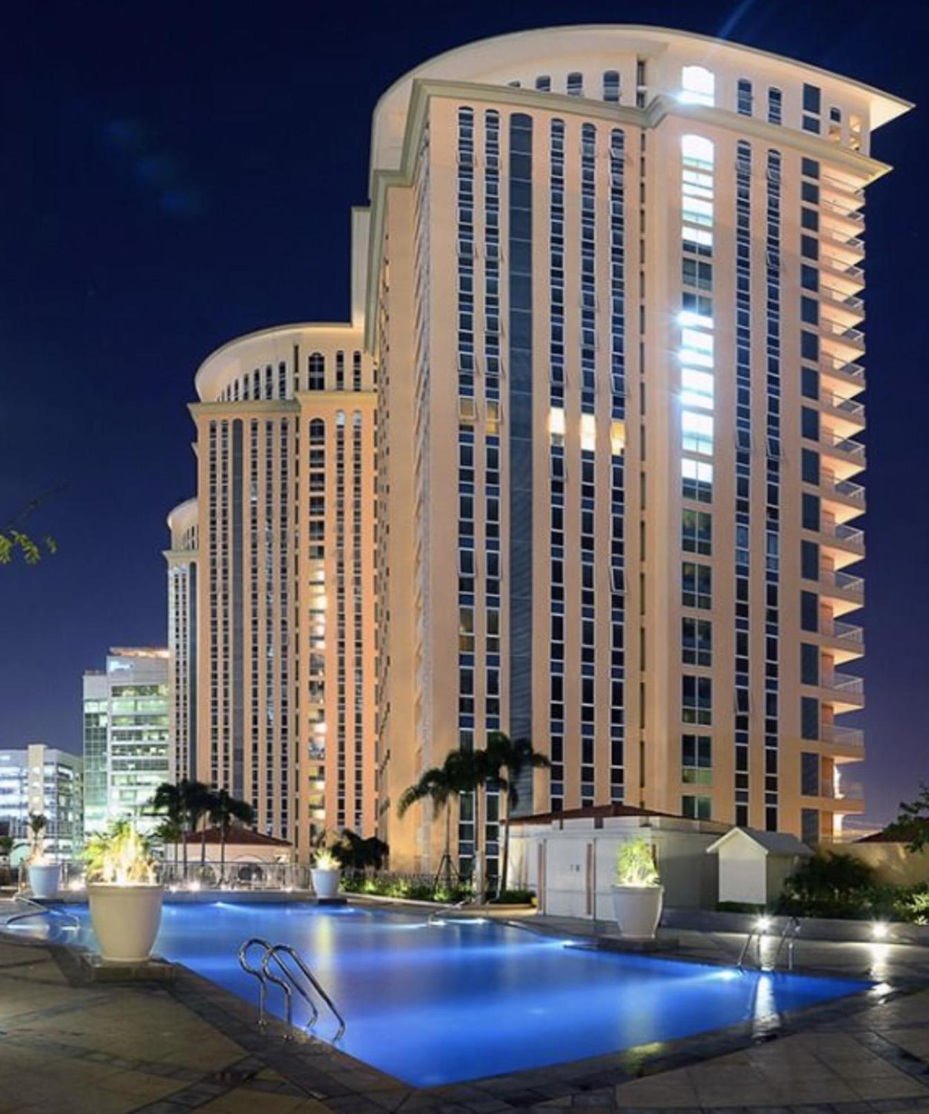 Apartment Luxury With Pa, Skyline View & Amenities