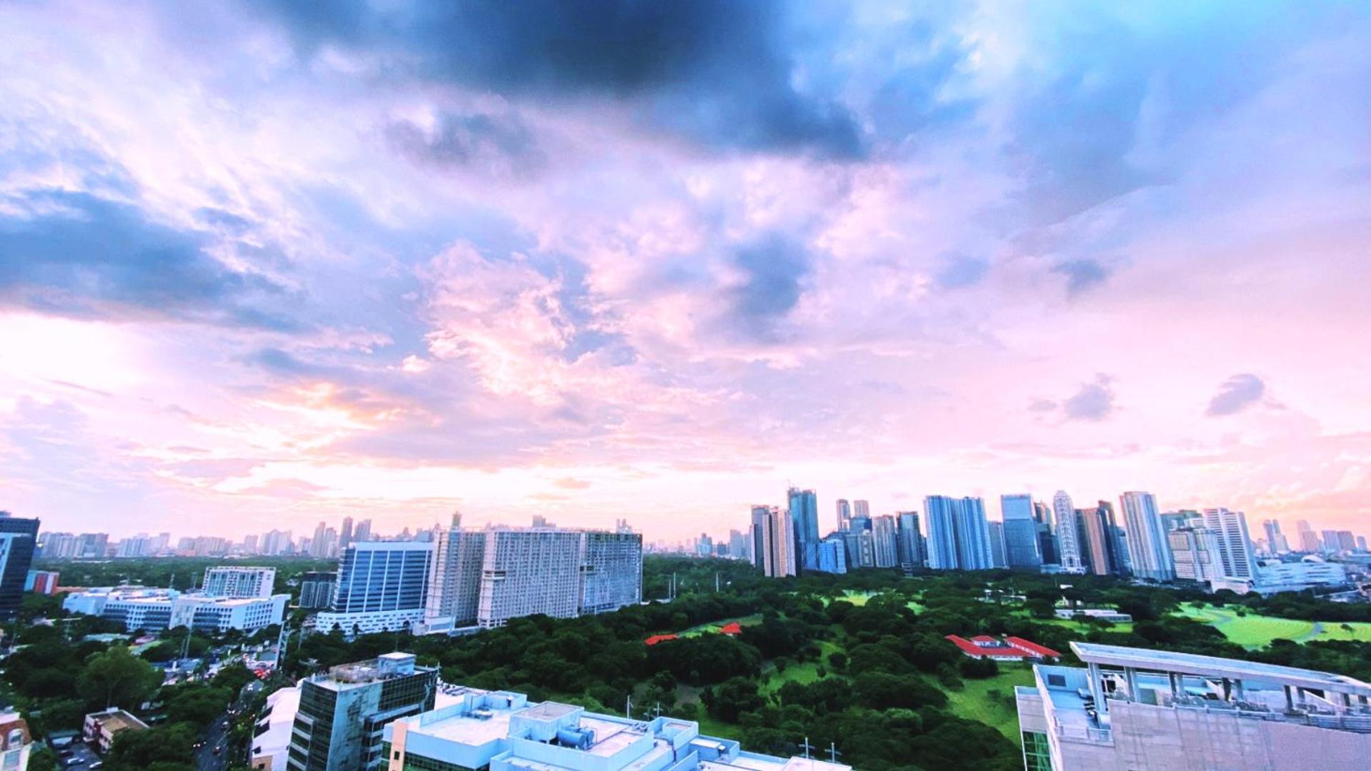 Luxury With Pa, Skyline View & Amenities Apartment