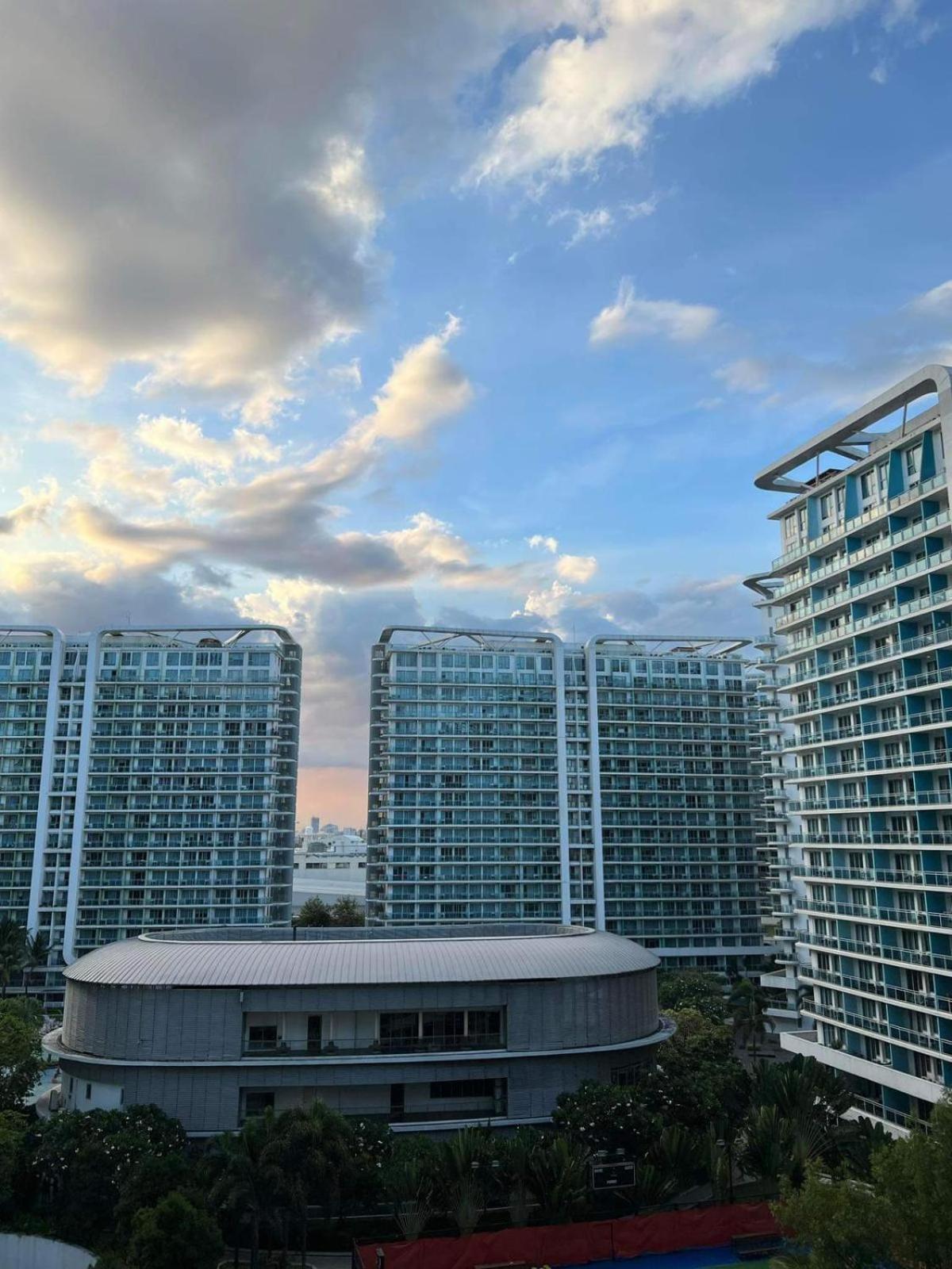Apartment Z At Azure Residents Manila