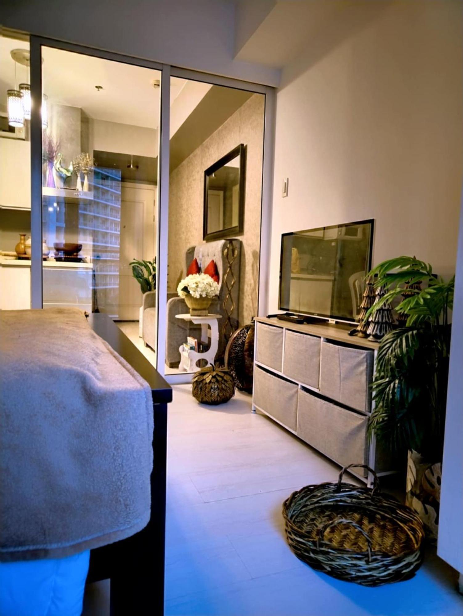 Z At Azure Residents Apartment