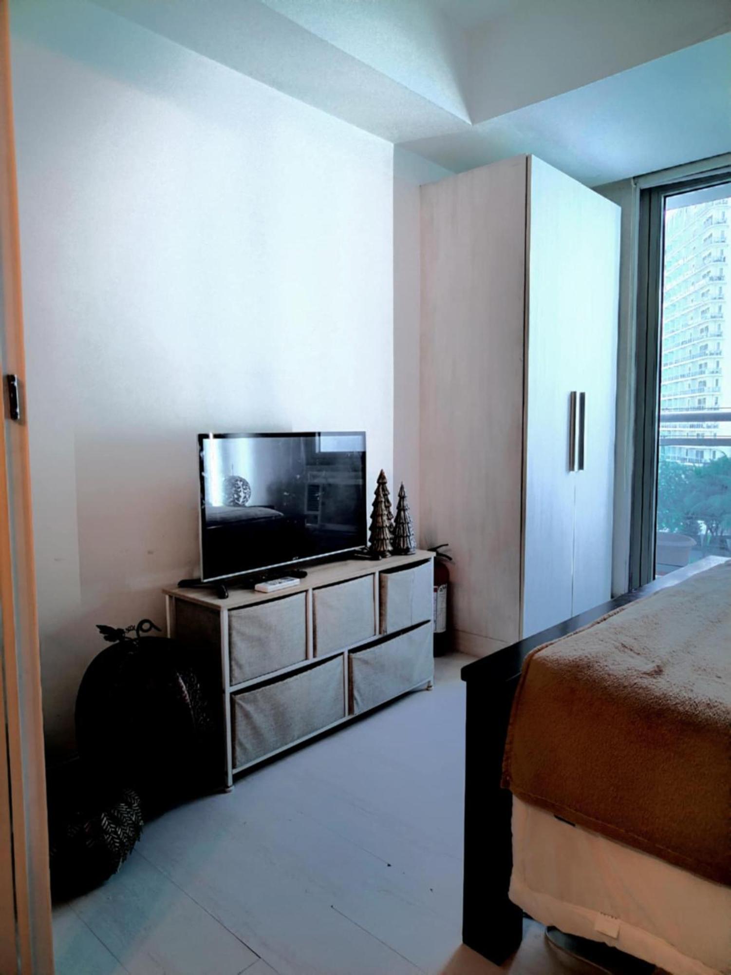 Z At Azure Residents Apartment