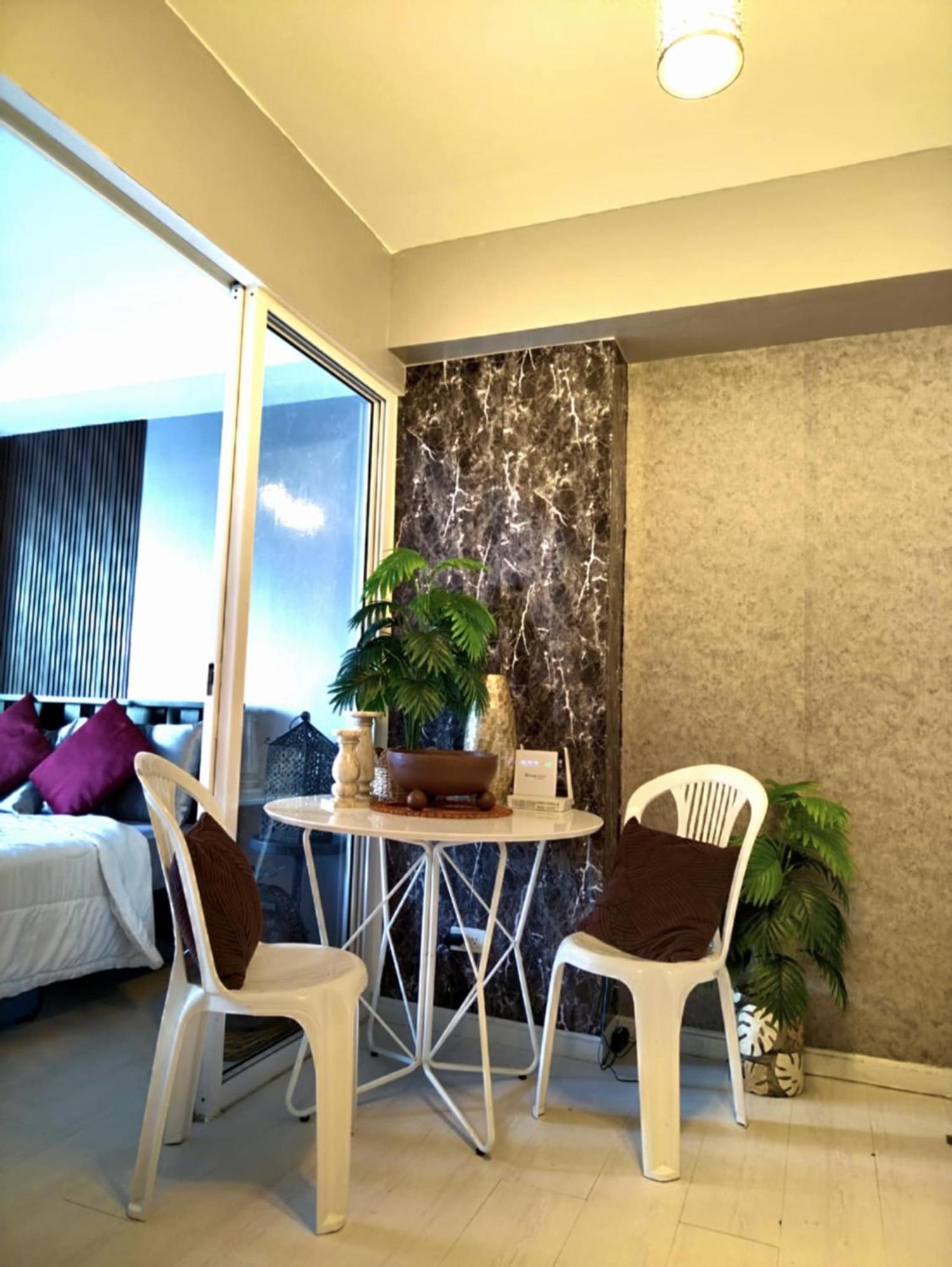 Z At Azure Residents Apartment *