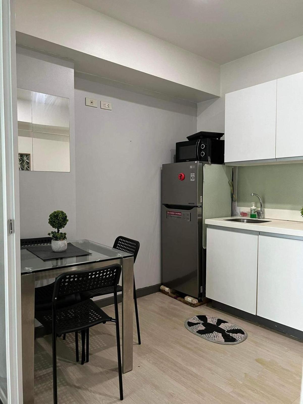 Z At Azure Residents Apartment Manila