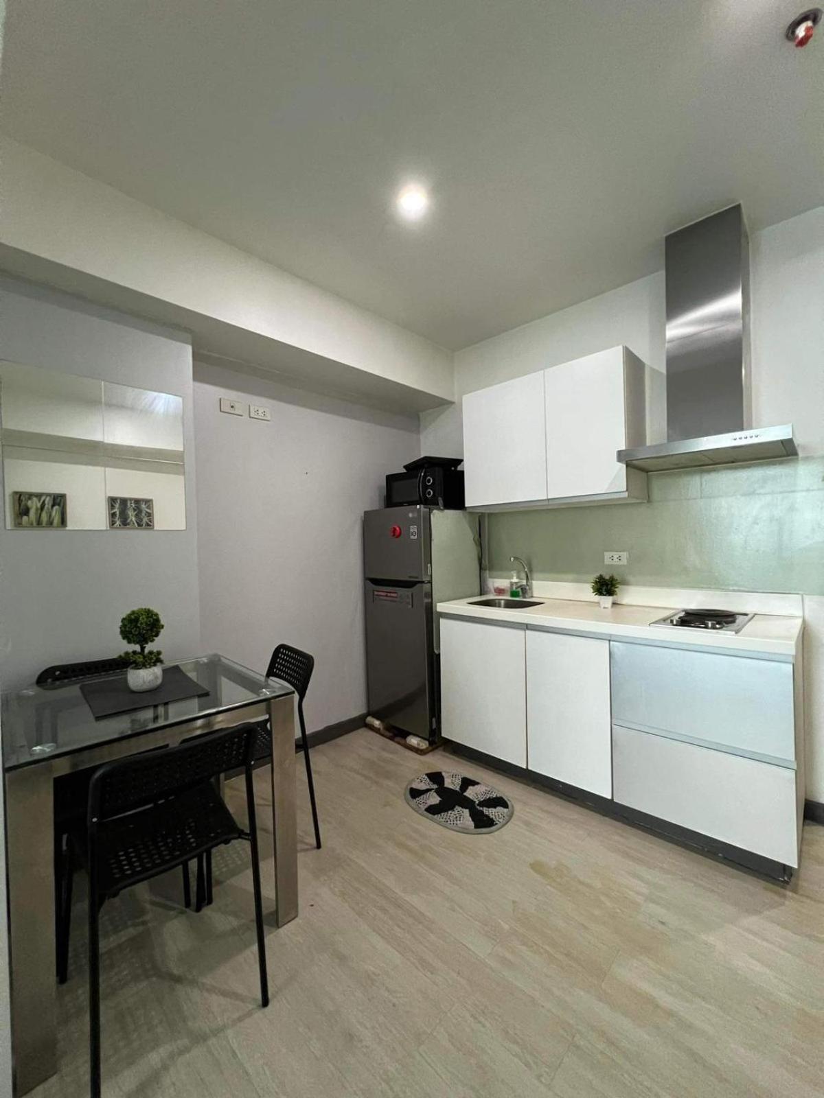 Z At Azure Residents Apartment *