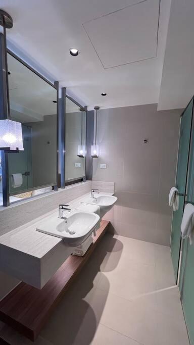 Apartment Staycation At The Residences At Acqua Manila