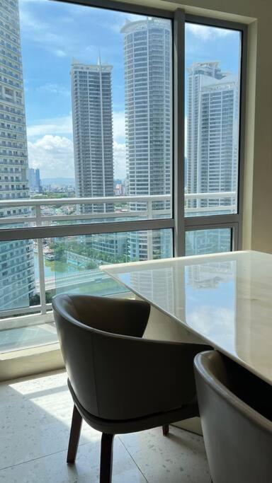 Apartment Staycation At The Residences At Acqua