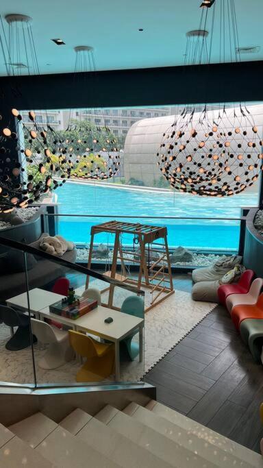 Staycation At The Residences At Acqua *
