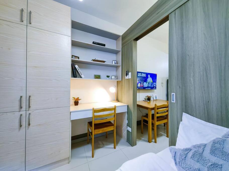 Apartment 1br Unit Condotel W Balcony Fame Residences -fm18 Manila