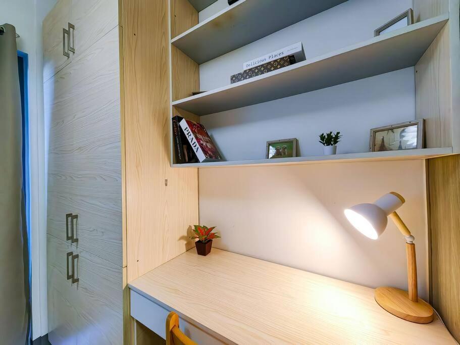 1br Unit Condotel W Balcony Fame Residences -fm18 * Manila