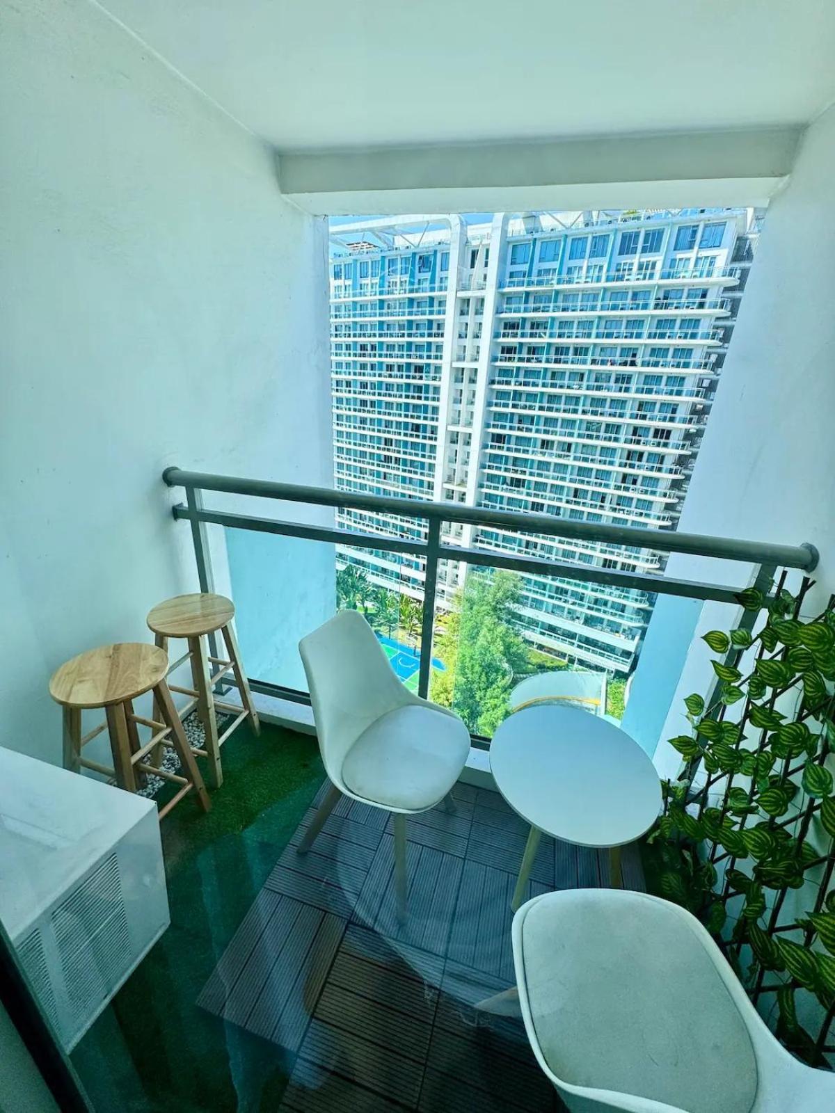 Beach Front Living In The Heart Of The City, Azure Residences Apartment Manila
