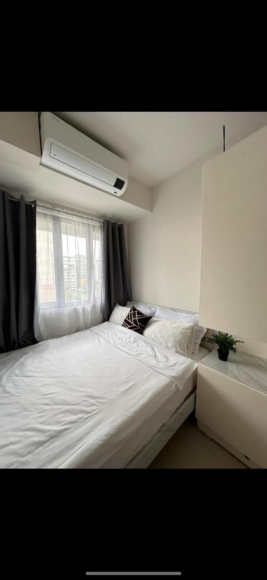 Mall Of Moa S Residences , Ikea Pasay , Naia Airport , Bay Manila