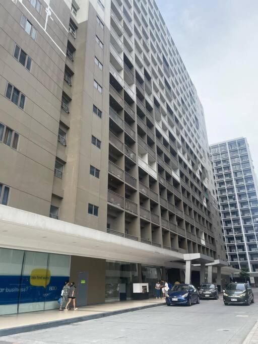 Apartment 1 Bedroom Near Moa With Pool View - Shore 1 Residences Manila