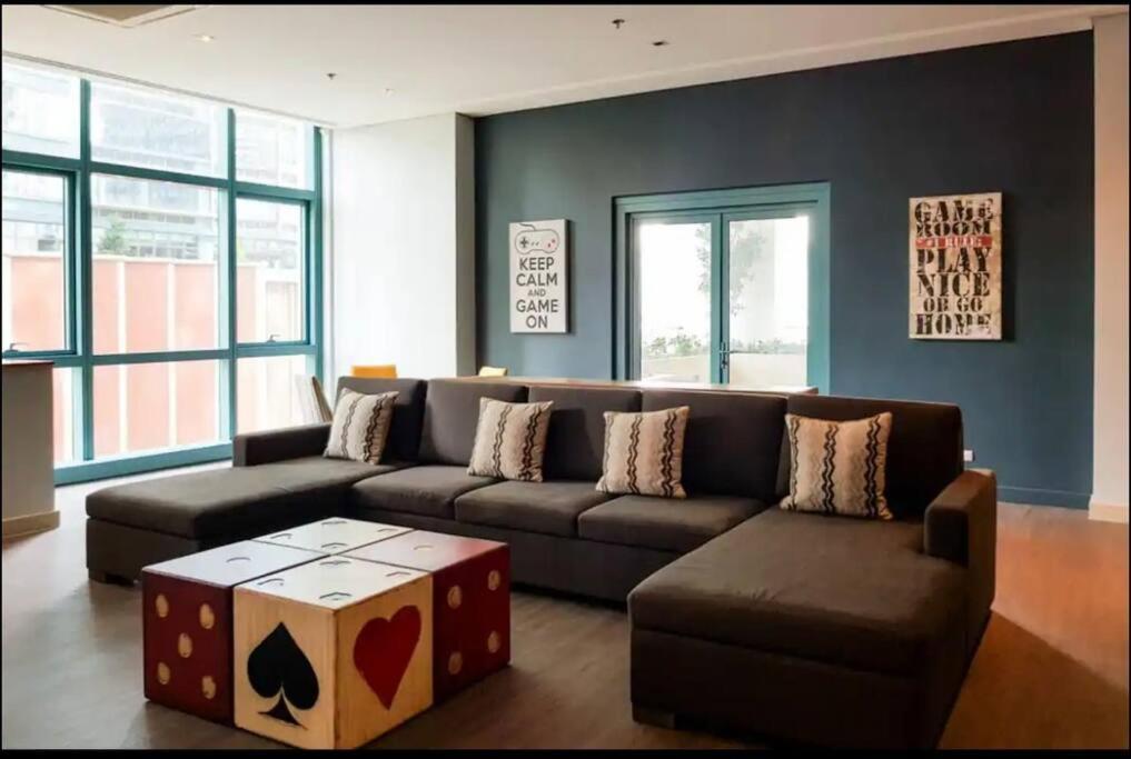 Bgc 1br Unit Linked To Uptown Mall With Own Parking *